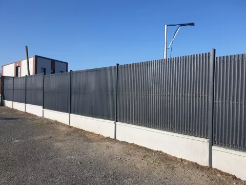 PANNEAUX RIGIDES AVEC SOUBASSEMENT BÉTON